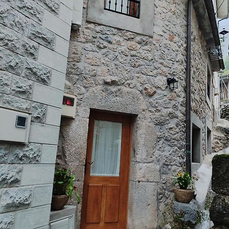 La Casina De Tielve De Cabrales Dentro Del Parque Nacional Picos De Europa Exterior foto